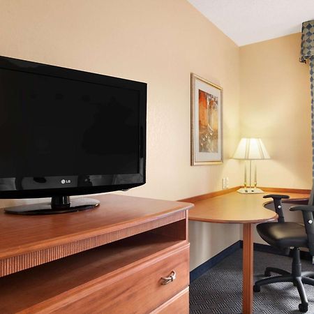 Hampton Inn Geneva Extérieur photo