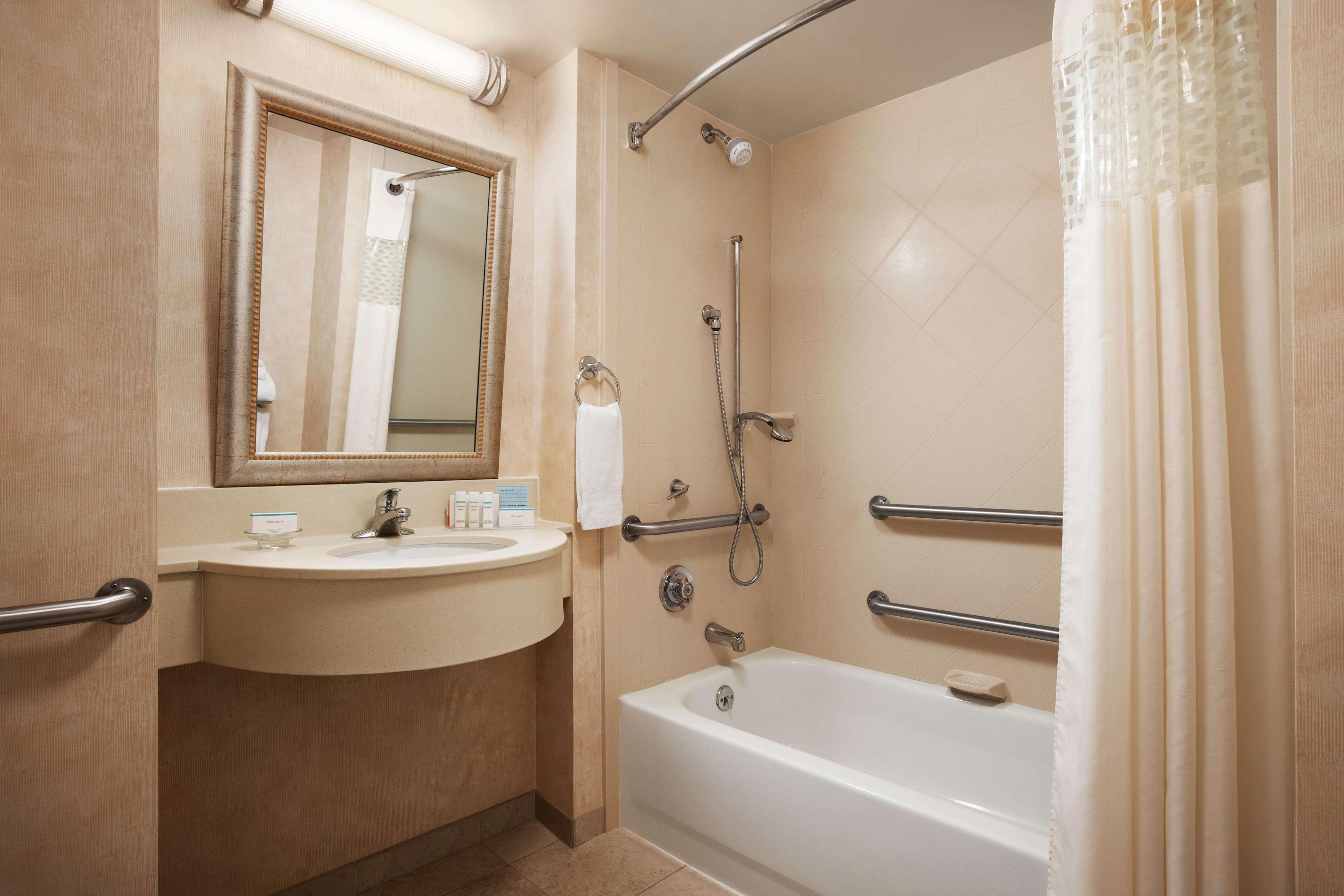 Hampton Inn Geneva Extérieur photo