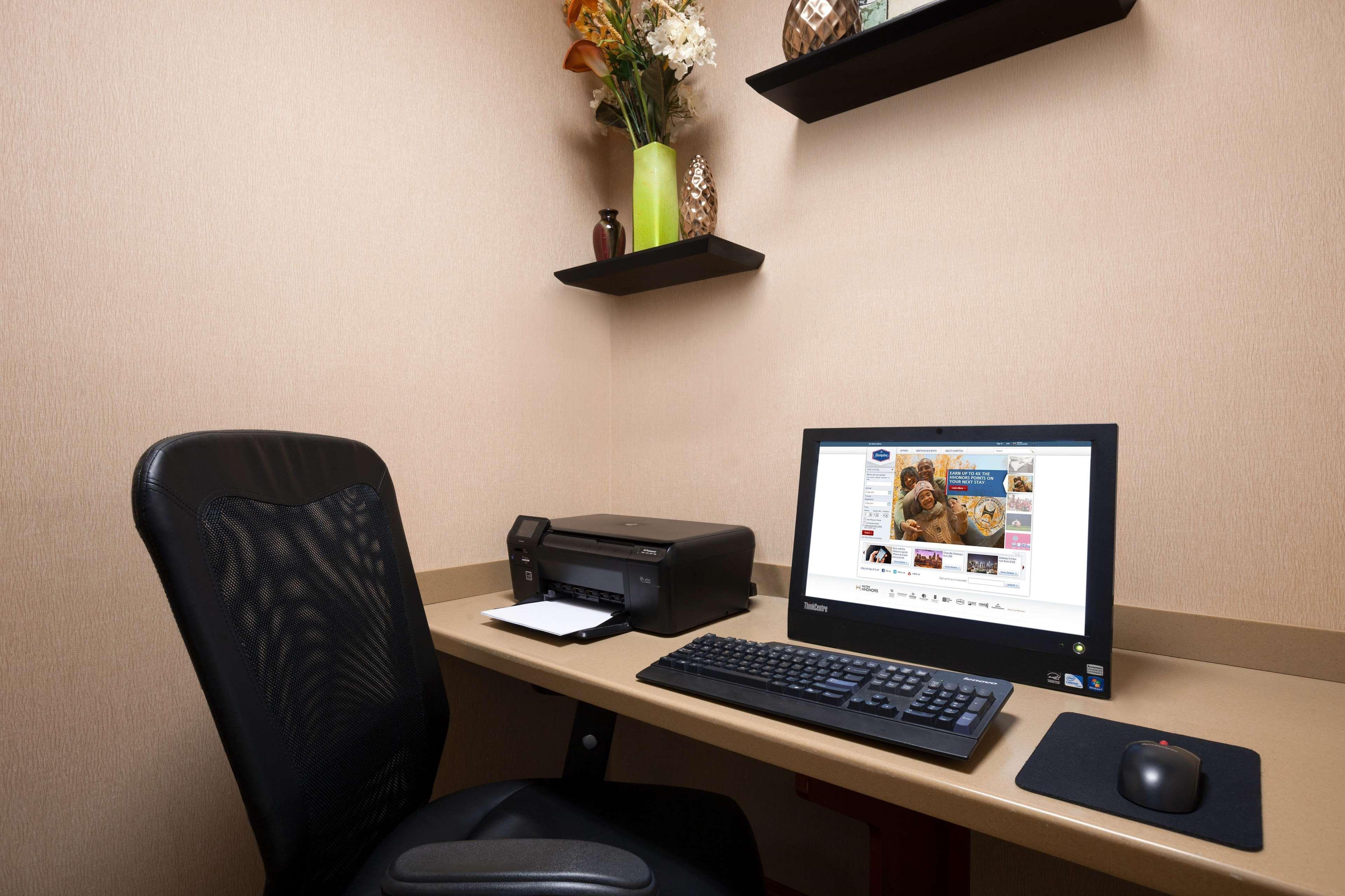 Hampton Inn Geneva Extérieur photo