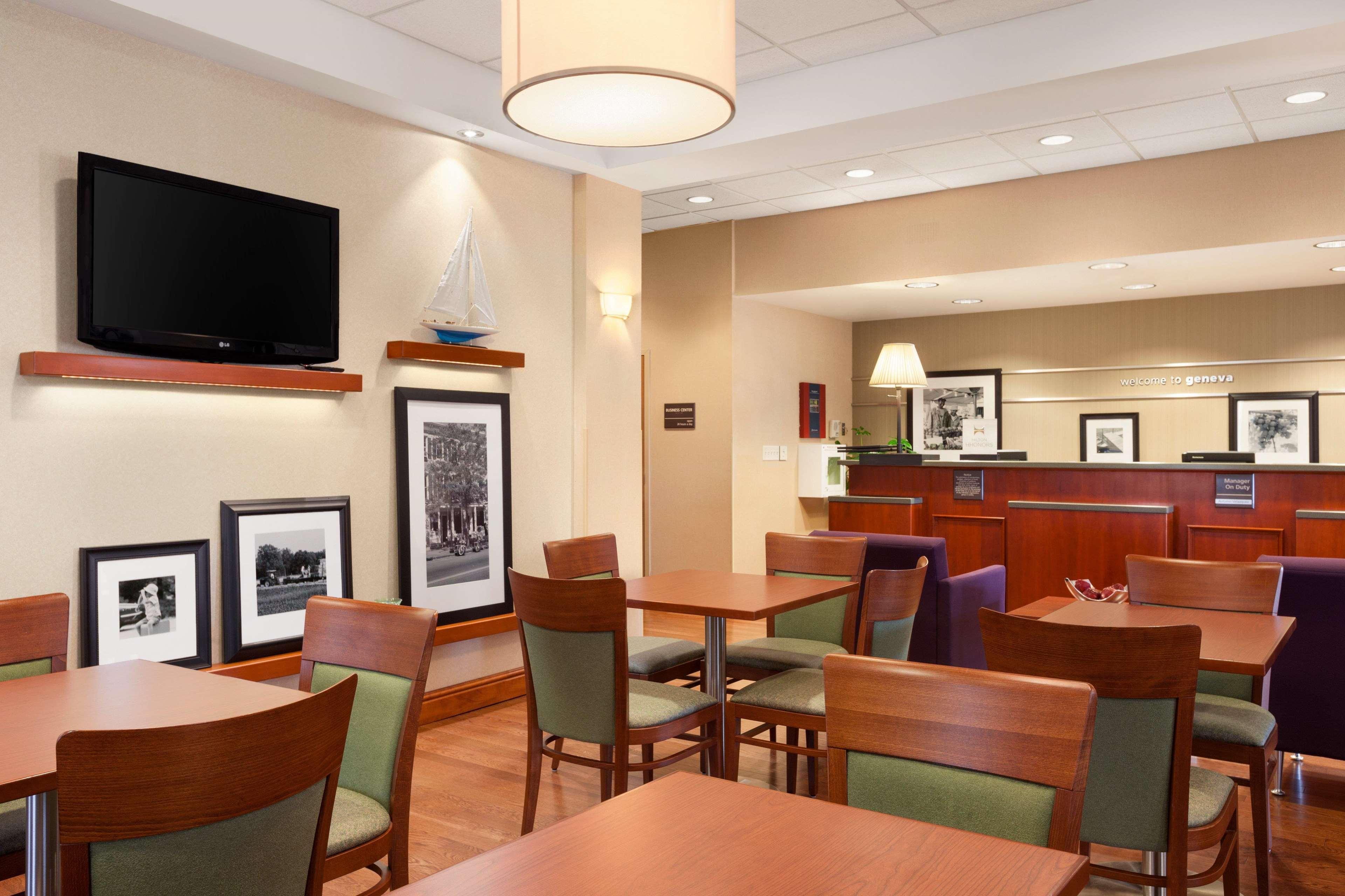 Hampton Inn Geneva Extérieur photo